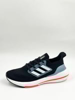 حذاء الترا بوست 22