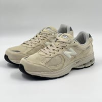 حذاء نيو بالانس 2002