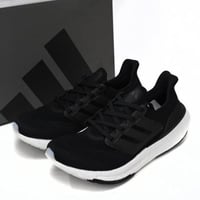 حذاء الترا بوست 23