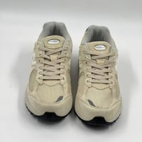 حذاء نيو بالانس 2002