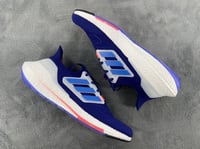 حذاء الترا بوست 22