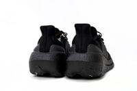 حذاء الترا بوست 23