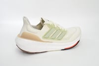 حذاء الترا بوست 23