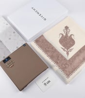 قماش جيفينشي مقلم وشال