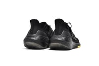 حذاء الترا بوست 22