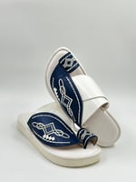 حذاء شرقي مطرز