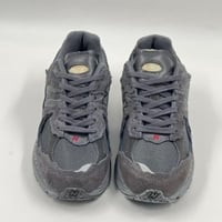 حذاء نيو بالانس 2002