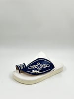 حذاء شرقي مطرز