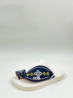 حذاء شرقي مطرز