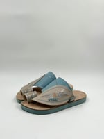 حذاء شرقي مطرز