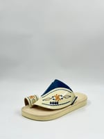 حذاء شرقي مطرز