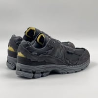 حذاء نيو بالانس 2002