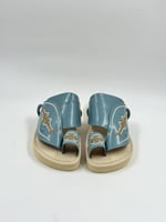 حذاء شرقي مطرز