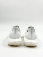 حذاء الترا بوست 22