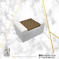 صندوق خشبي مزخرف بالفسيفساء الفاخرة ومبطن بالمخمل...