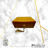 صندوق خشبي ملكي مزخرف ومبطن بالمخمل الناعم. (فارغ)