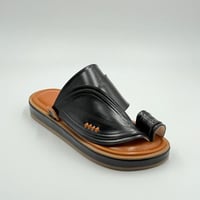 حذاء لون اسود مع جملي