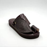 حذاء لون بني جلد ثعبان مطبوع