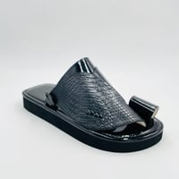 حذاء جلد ثعبان مطبوع