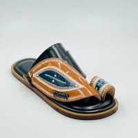 حذاء مطرز صوف كتان