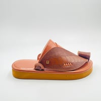 حذاء لون جملي جلد ساق نعام مطبوع