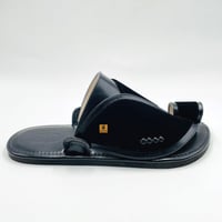 حذاء جلد مخمل اسود