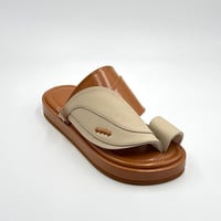 حذاء لون بيج مع جملي ربل مبطن