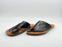 حذاء لون اسود مع جملي