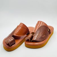 حذاء لون جملي جلد ساق نعام مطبوع