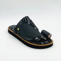 حذاء ساده لون اسود