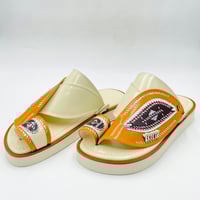 حذاء مطرز زري فضي