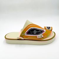 حذاء مطرز زري فضي