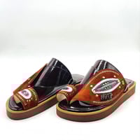 حذاء شامواه مطرز