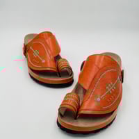 حذاء مطرز ربل طبي