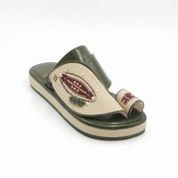 حذاء مطرز زري ذهبي