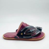 حذاء مطرز زري فضي