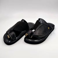 حذاء مطرز زري فضي