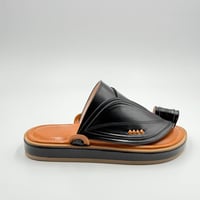 حذاء لون اسود مع جملي