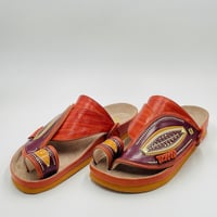 حذاء مطرز زري ذهبي ربل طبي