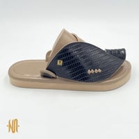 حذاء جلد سحليه لون اسود مع بيج