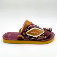 حذاء مطرز زري ذهبي مع صوف كتان