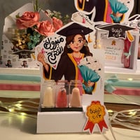 توزيعه المناكير مع الحلقان