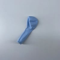 بلون ازرق صغير مع نفخ