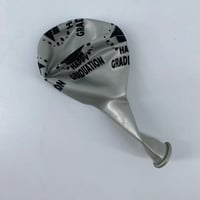 بلون تخرج فضي مع نفخ