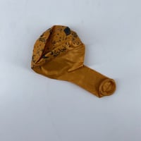 بلون تخرج برونزي مع نفخ