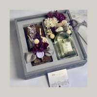 هدية فاخرة معطر وشمعة بعبارة من اختيارك