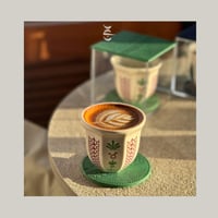 كوب بشكل فنجال عملاق