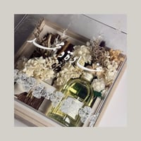 هدية فاخرة معطر وشمعة بعبارة من اختيارك