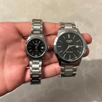 ساعتيّ كوارتز اسود