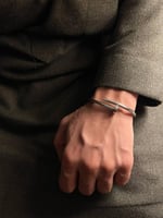 اسوارة حديد مسمار